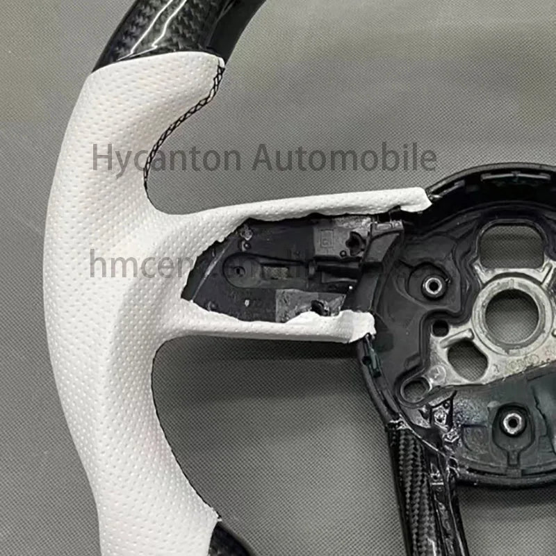 Audi A3 / A4 / A5 / A6 / Q3 / Q5 / A7 White Leather & Carbon Fiber Steering Wheel